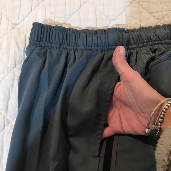 🏃NIKE Athletic Shorts - Picture 4 of 6